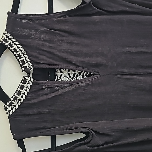 🟡XHILARATION Cold-Shoulder Tunic (Black, L) - Picture 6 of 11